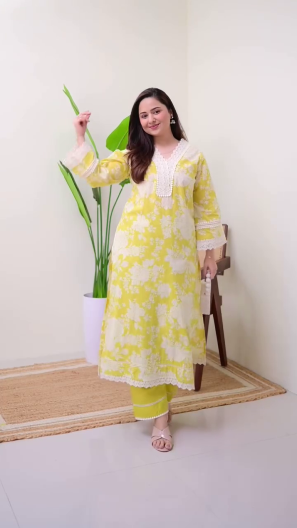 Classic Floral embroidery kurta set