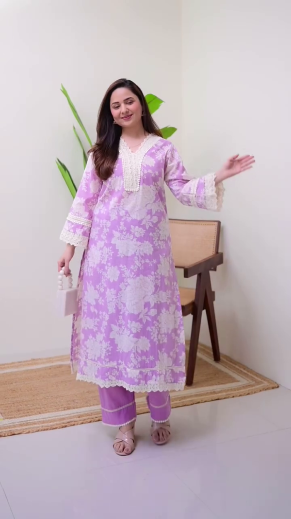 Classic Floral embroidery kurta set - Image 5