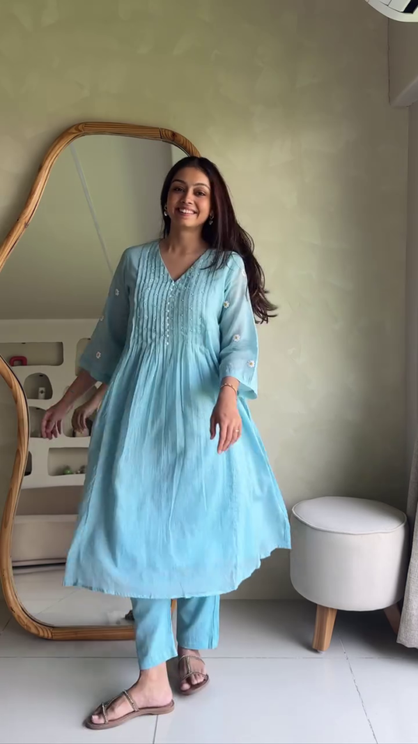 Embroidered V-Neck Straight Kurta - Image 3