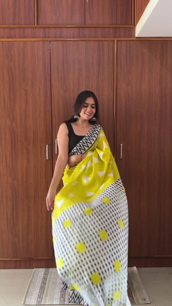 Floral Printed Pure Cotton Saree - Image 4
