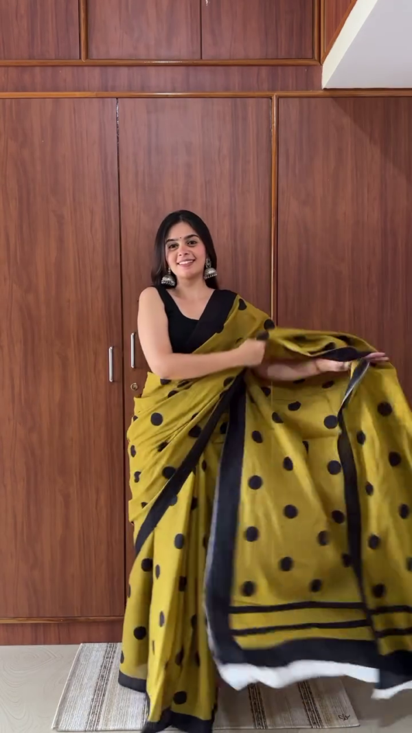 Floral Printed Pure Cotton Saree - Image 7