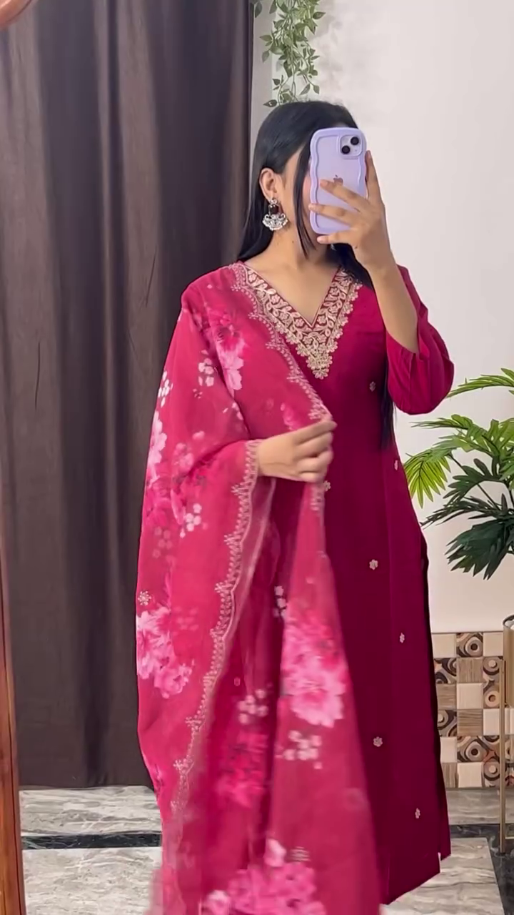 Teal Blue Embroidered Kurta Set with Floral Organza Dupatta - Image 11