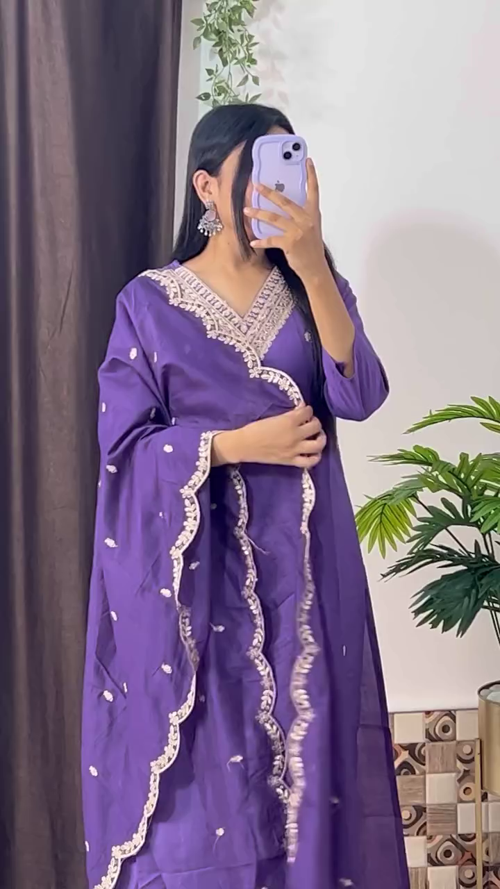 Teal Blue Embroidered Kurta Set with Floral Organza Dupatta - Image 8