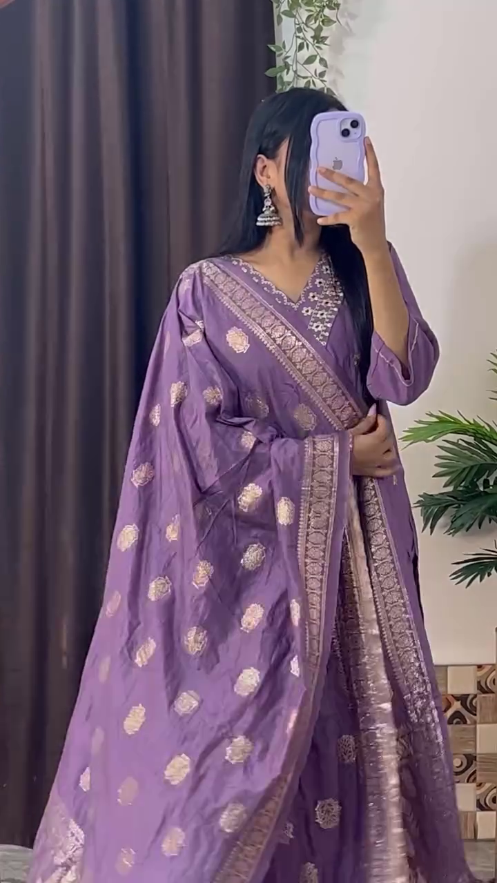 Teal Blue Embroidered Kurta Set with Floral Organza Dupatta - Image 4