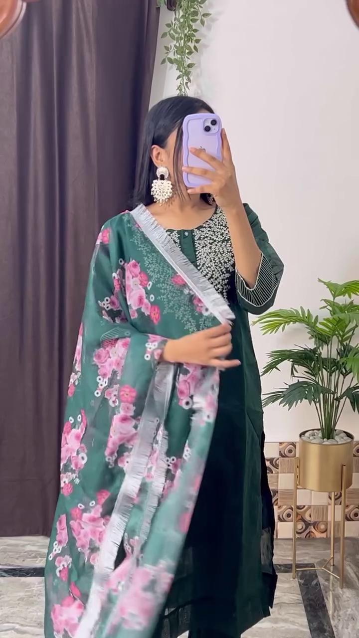 Teal Blue Embroidered Kurta Set with Floral Organza Dupatta - Image 2